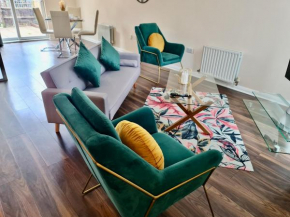 Luxury 3 Bedroom House Near Etihad Stadium and CoOp arena